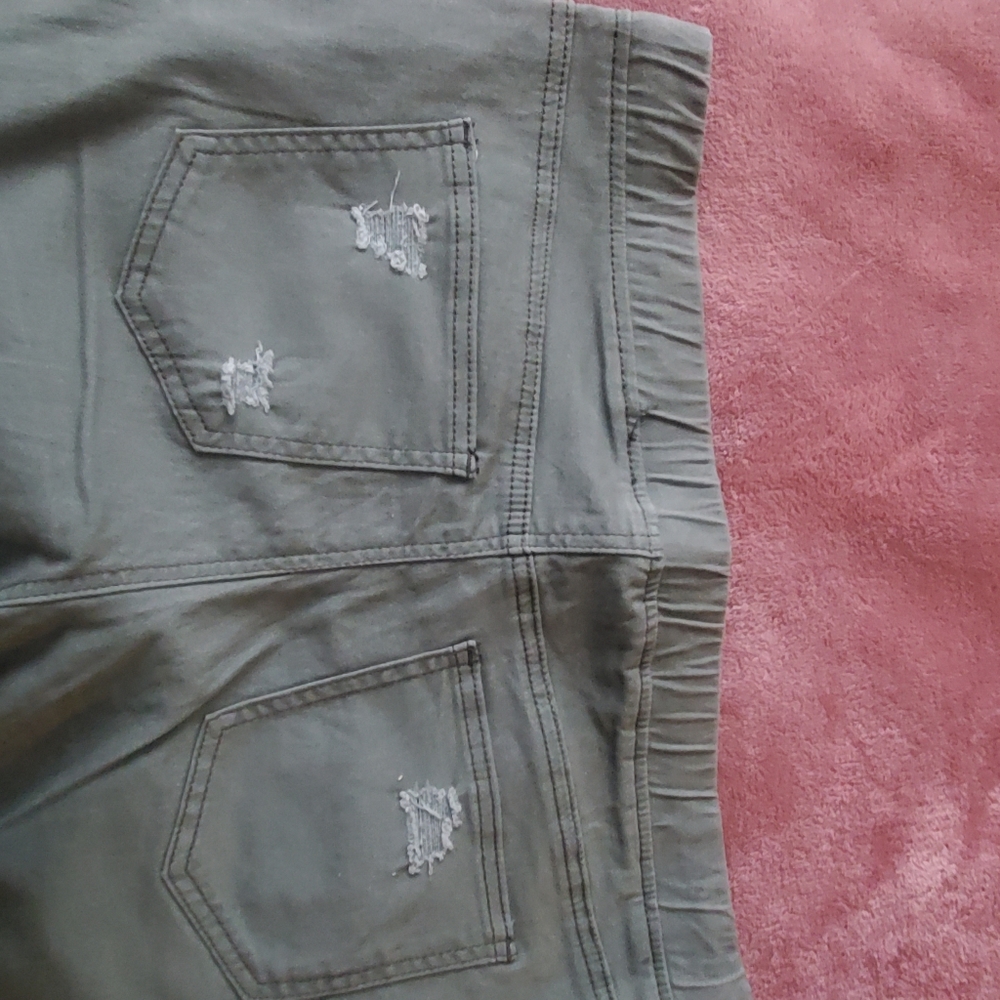 Pants - Picture 4 of 6